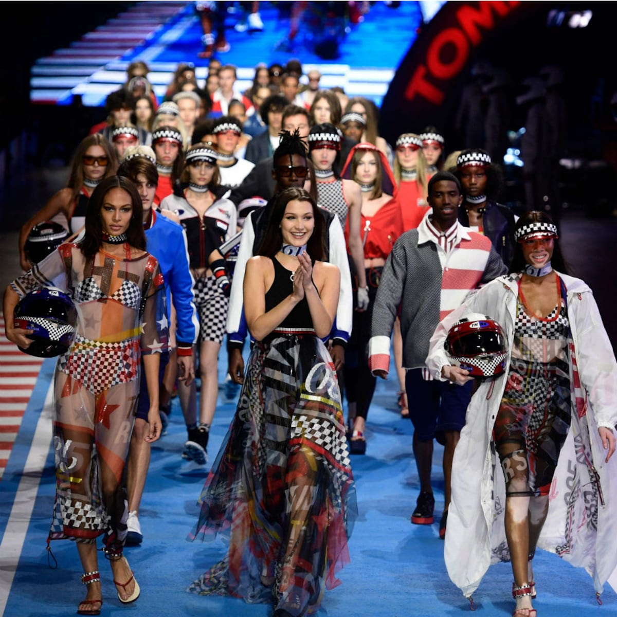 Tommy Hilfiger pisa el acelerador