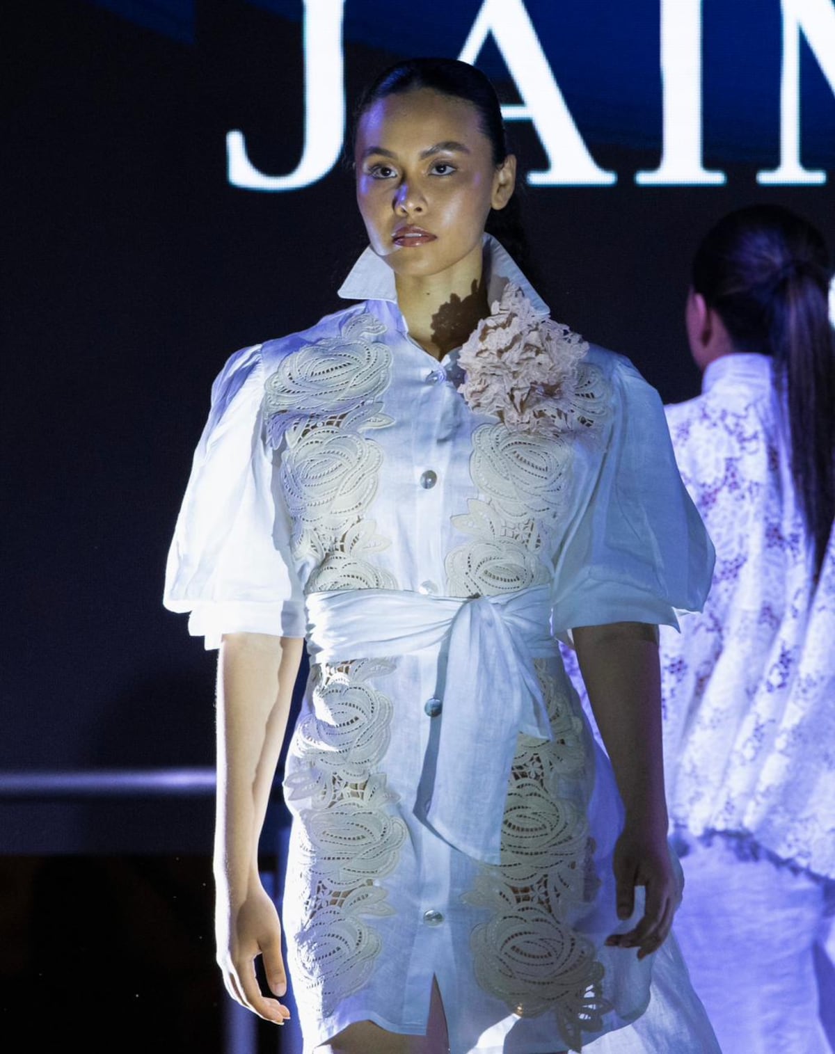 El diseñador Jaime Luna y su nueva colección trabajada con materiales recuperados y talento universitario