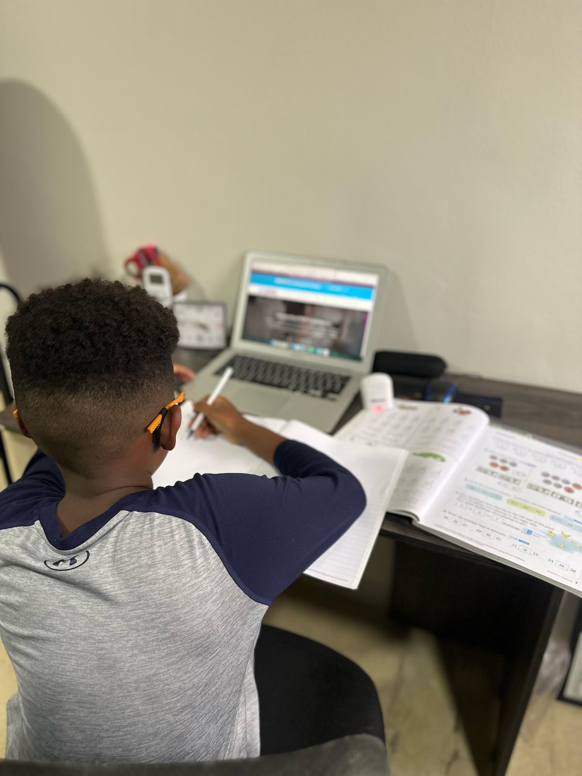 ‘Homeschool’ en Panamá: una familia comparte su experiencia educando a su hijo de tercer grado en casa