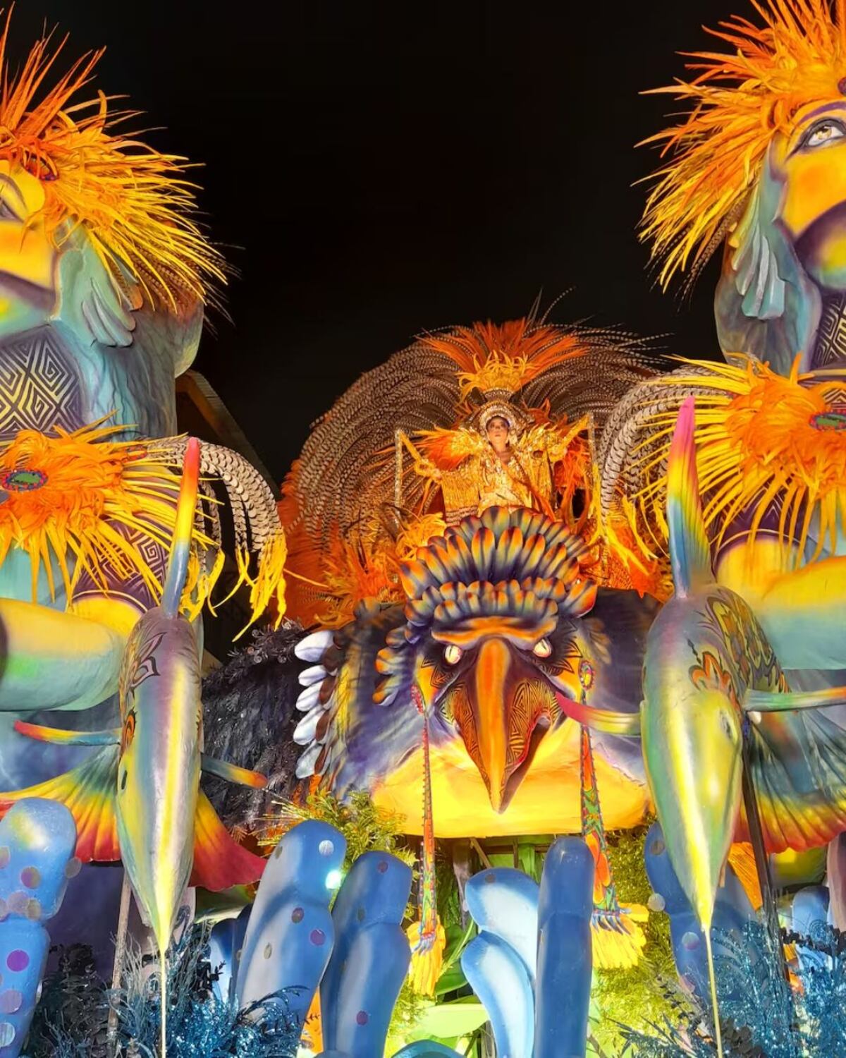 Eduardo Antonio Salinas, el que ilumina los carros alegóricos en los carnavales tableños