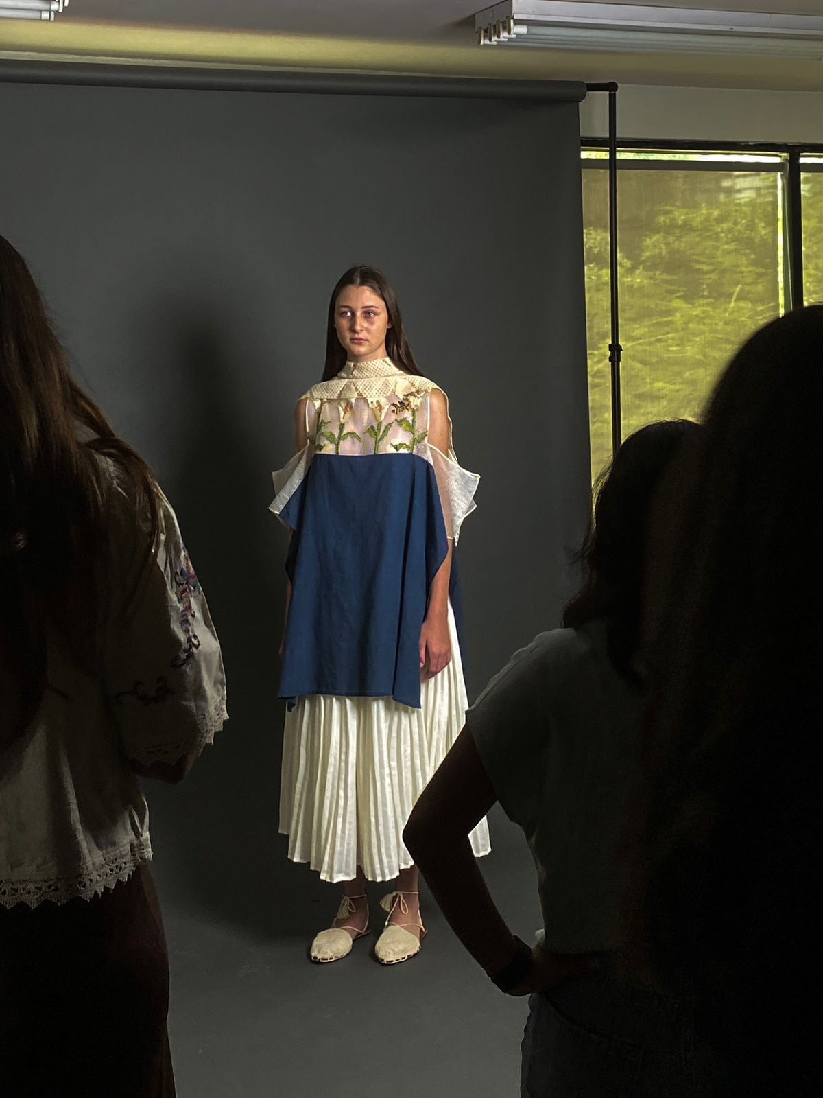 La estudiante veragüense Esther Rodríguez, ganadora del concurso de diseño de moda de Panamá Fashion Week 2025