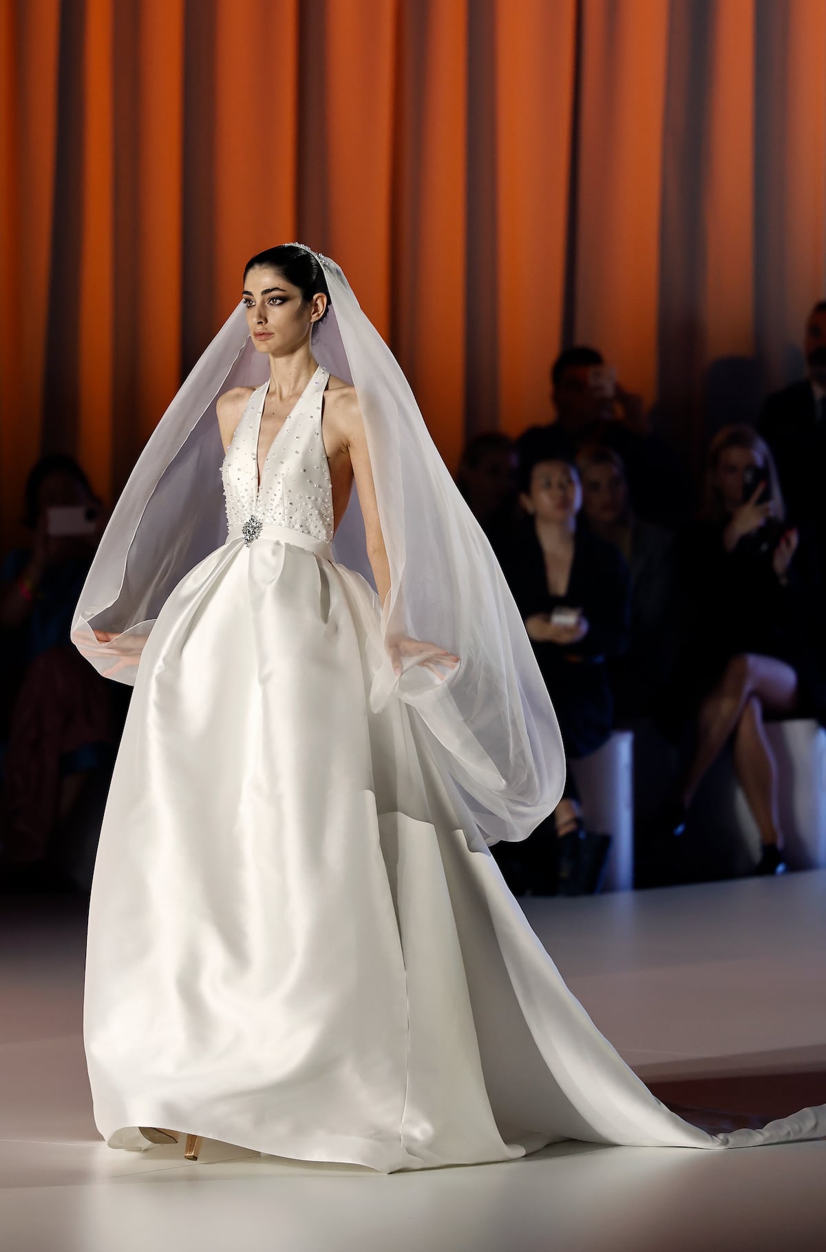 Moda nupcial 2027: Yolancris e Isabel Sanchís reivindican el vestido de novia artesano en Bridal Barcelona