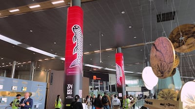 El arte guna de la mola viaja al aeropuerto de Bogotá