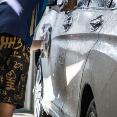 ¿Y si lavo el carro en el estacionamiento?