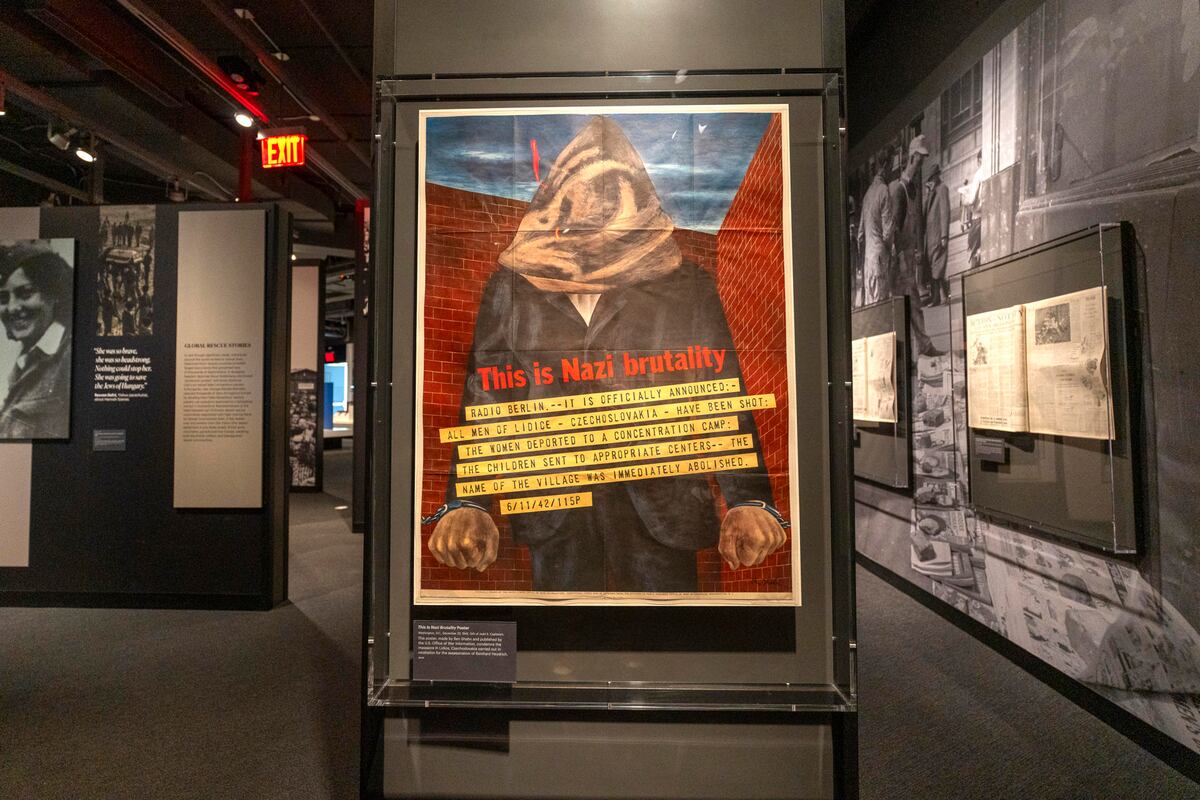 Un museo de Nueva York reúne a unos 200 supervivientes del Holocausto