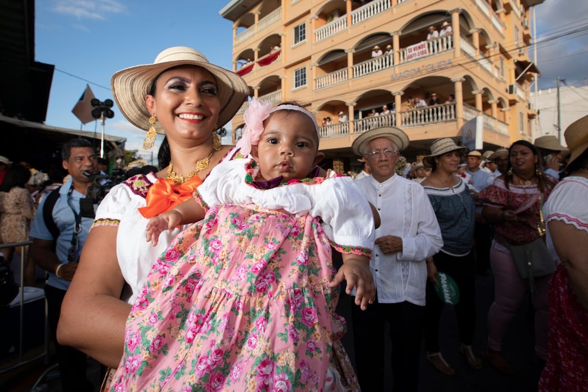 La fiesta de las mil polleras