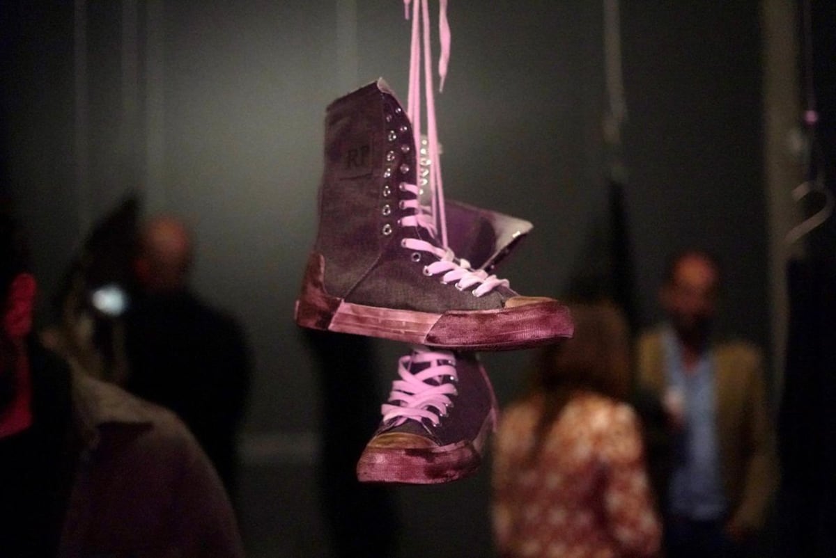 El diseñador colombiano Ricardo Pava lleva la migración por Darién a la pasarela y genera controversia