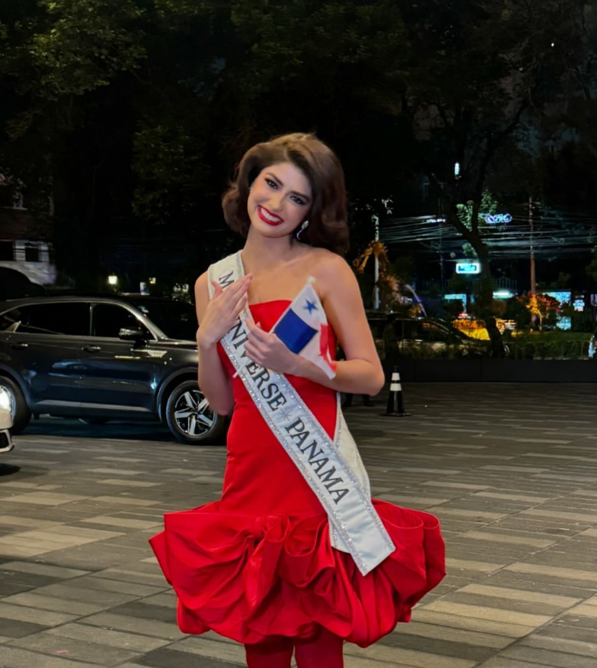 Miss Panamá, Italy Mora, llega vestida de Carolina Herrera a Miss Universo