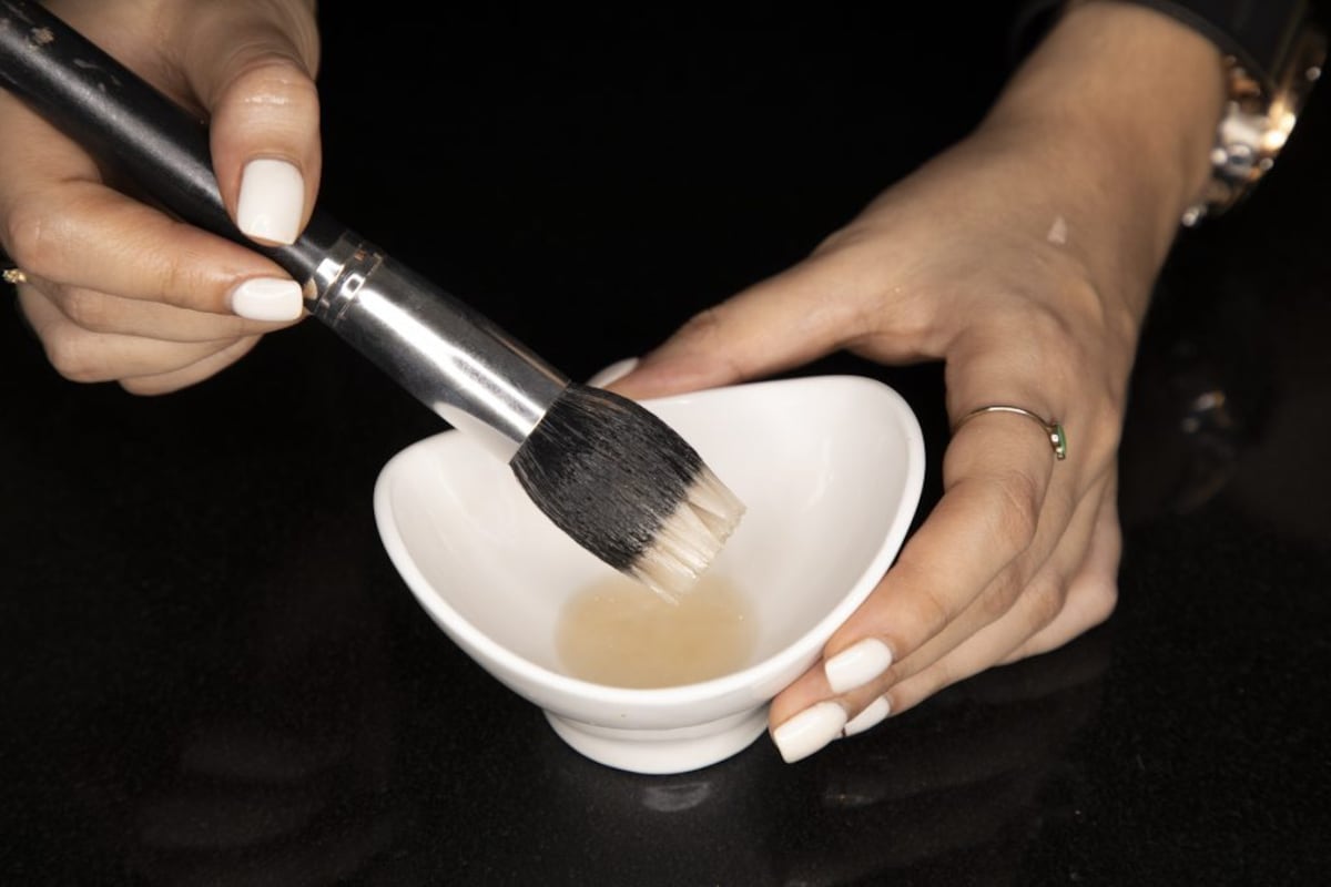 Aprende a lavar tus brochas y esponjas de maquillaje correctamente