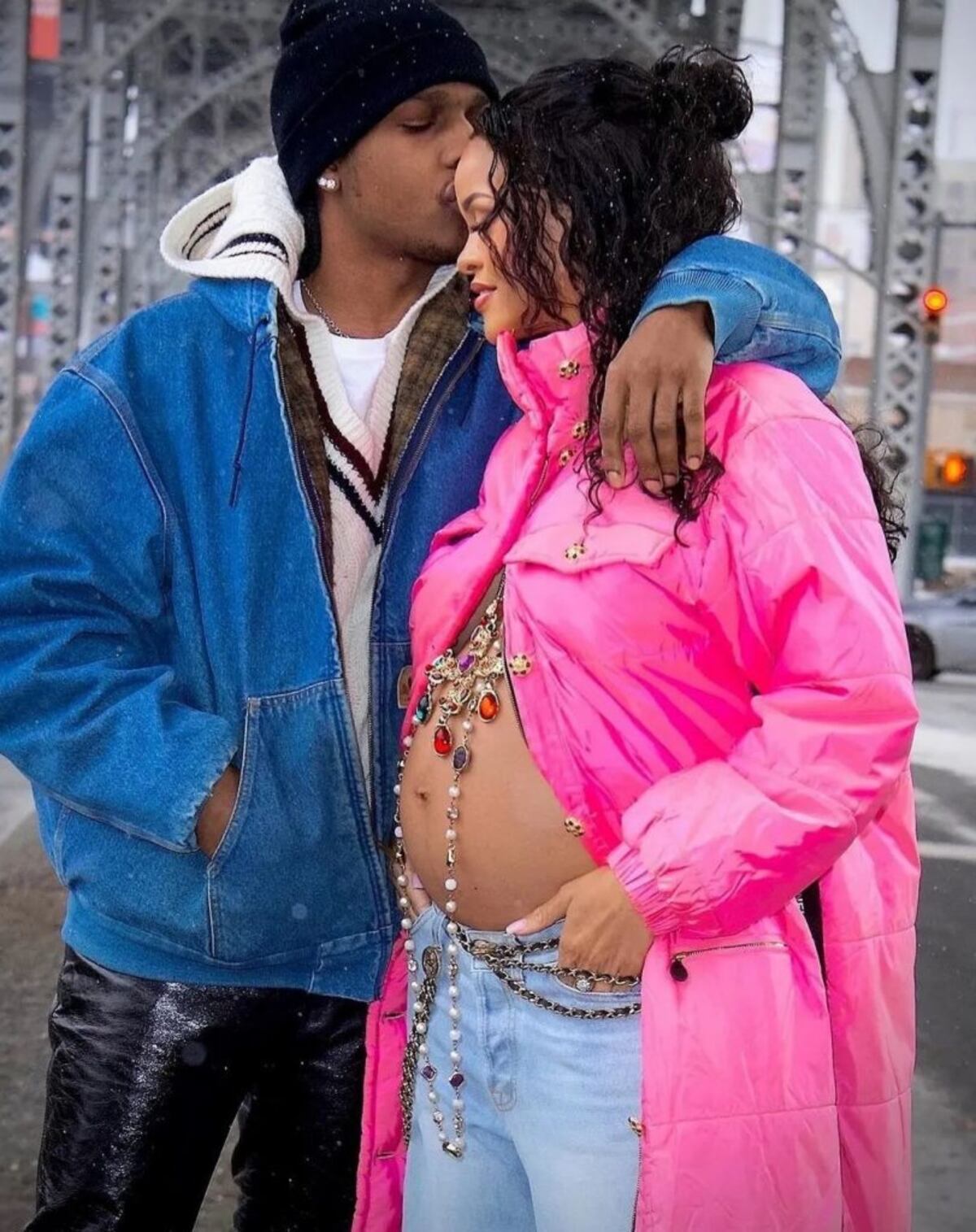 Con estas fotos, Rihanna anuncia su embarazo