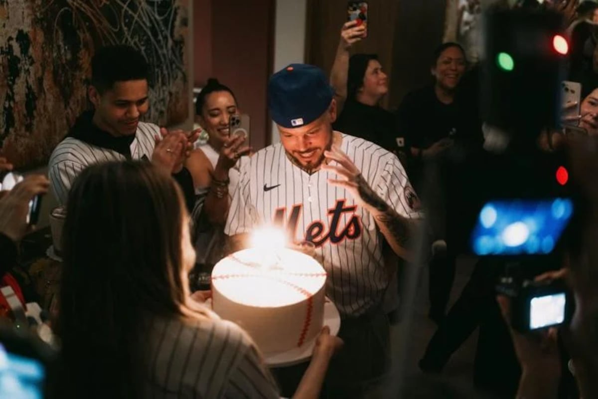 ‘Una fiesta de locos’: Así fue la celebración por el cumpleaños 47 de Residente