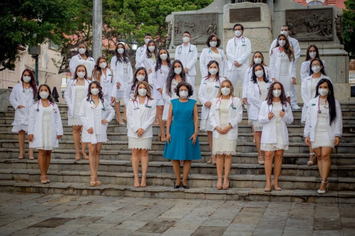 Oris Lam de Calvo, la nueva decana de la Facultad de Medicina de la Universidad de Panamá