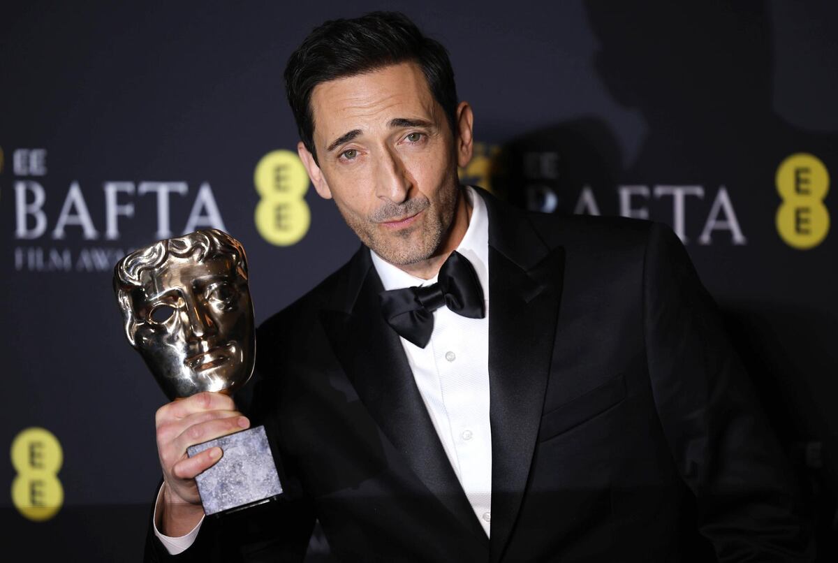 Los BAFTA se abonan al brutalismo pero ‘Cónclave’ logra la fumata blanca