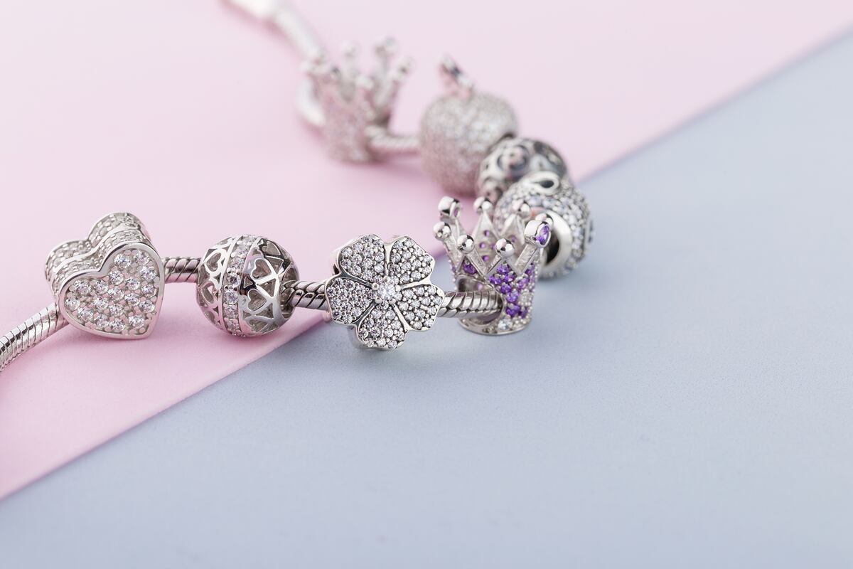 Los charms: el renacer de los amuletos para el mundo de la moda