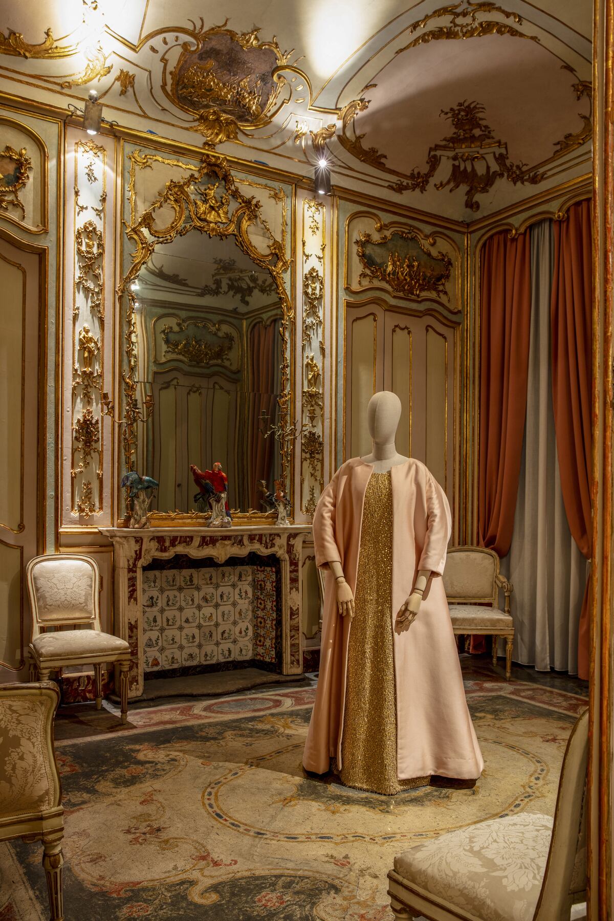 Balenciaga, el genio atemporal de la alta costura, llega a Italia en su 130 aniversario