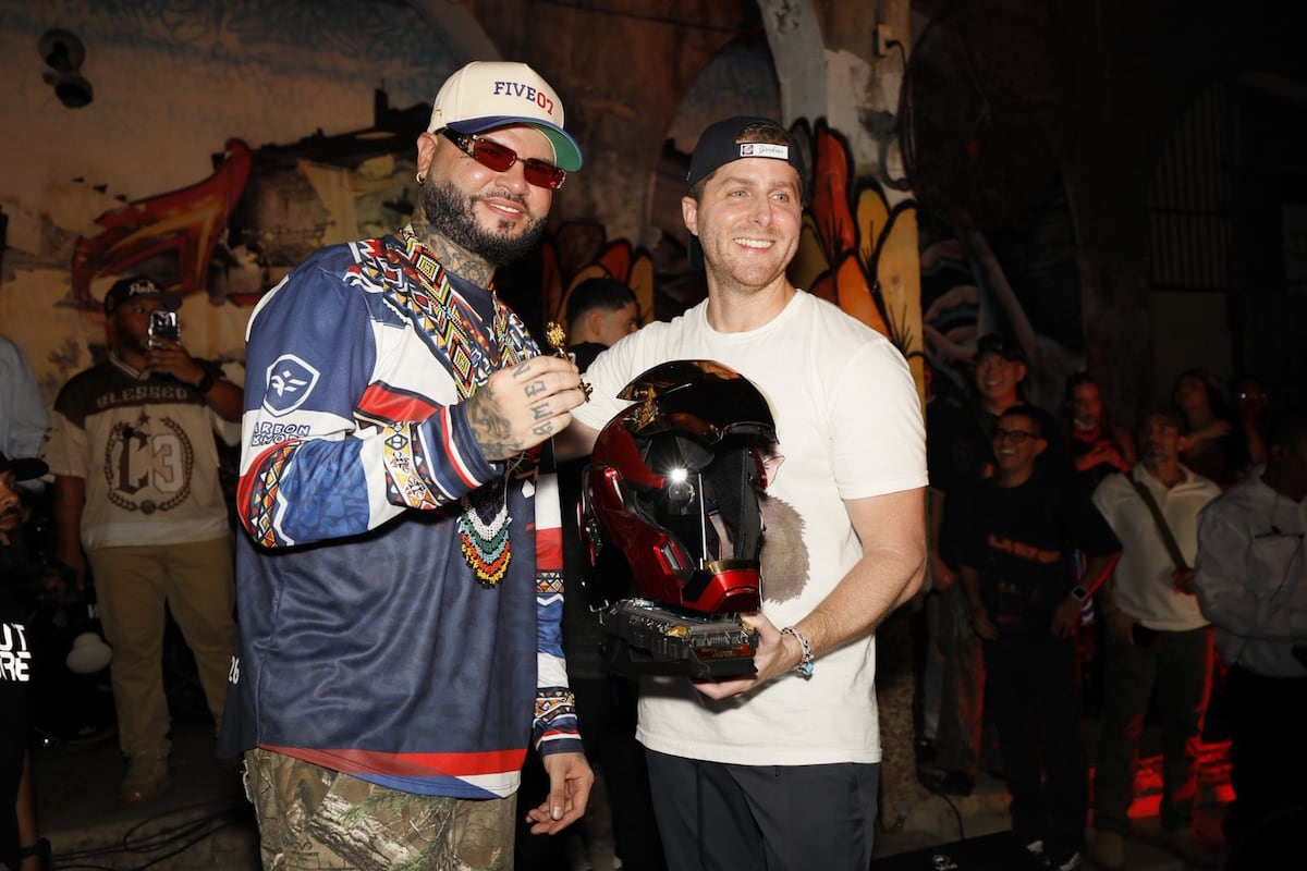 Farruko lanza ‘Manda la plena MOH’ con una caravana de motos en la cinta costera en Panamá