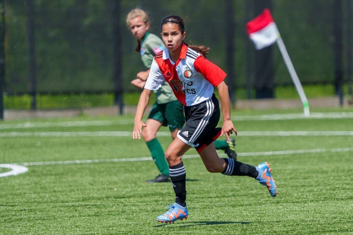 Laure Castillo, primera panameña en firmar con el equipo Feyenoord juvenil de Países Bajos