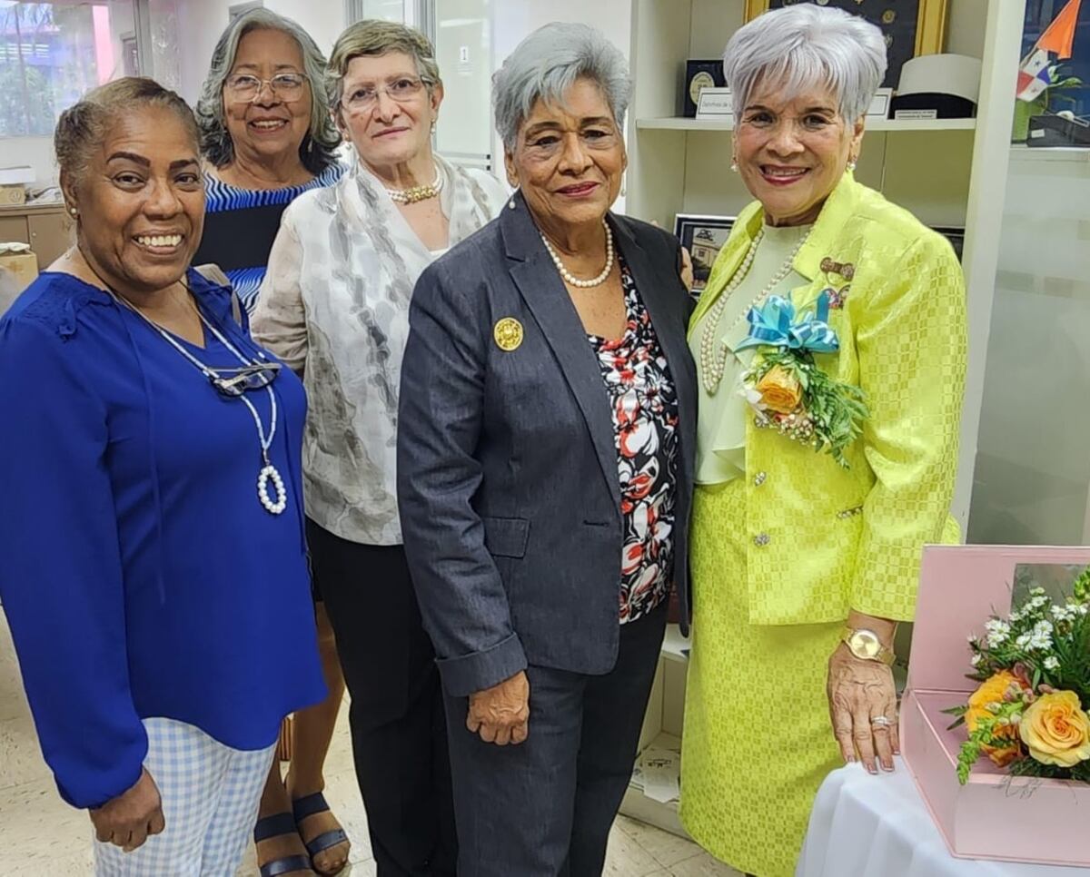 Huellas y legados, el libro que recopila la historia de la enfermería en Panamá