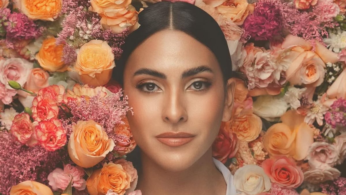 Jacky Guzmán ‘florece’ en la sesión de fotos de su cumpleaños 36