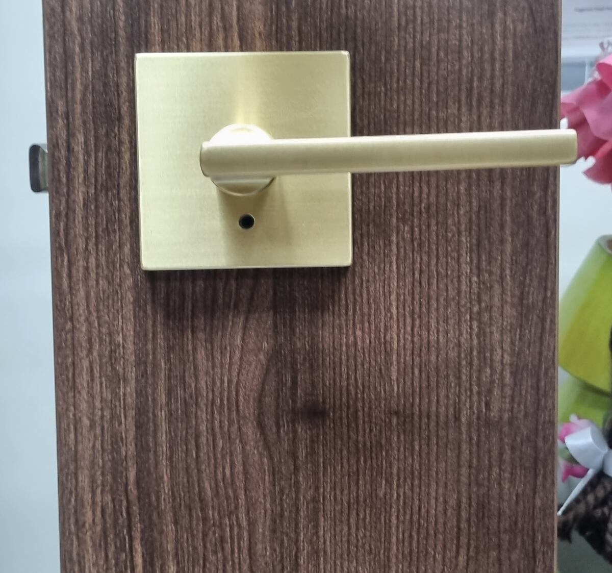 Destellos en puertas y muebles