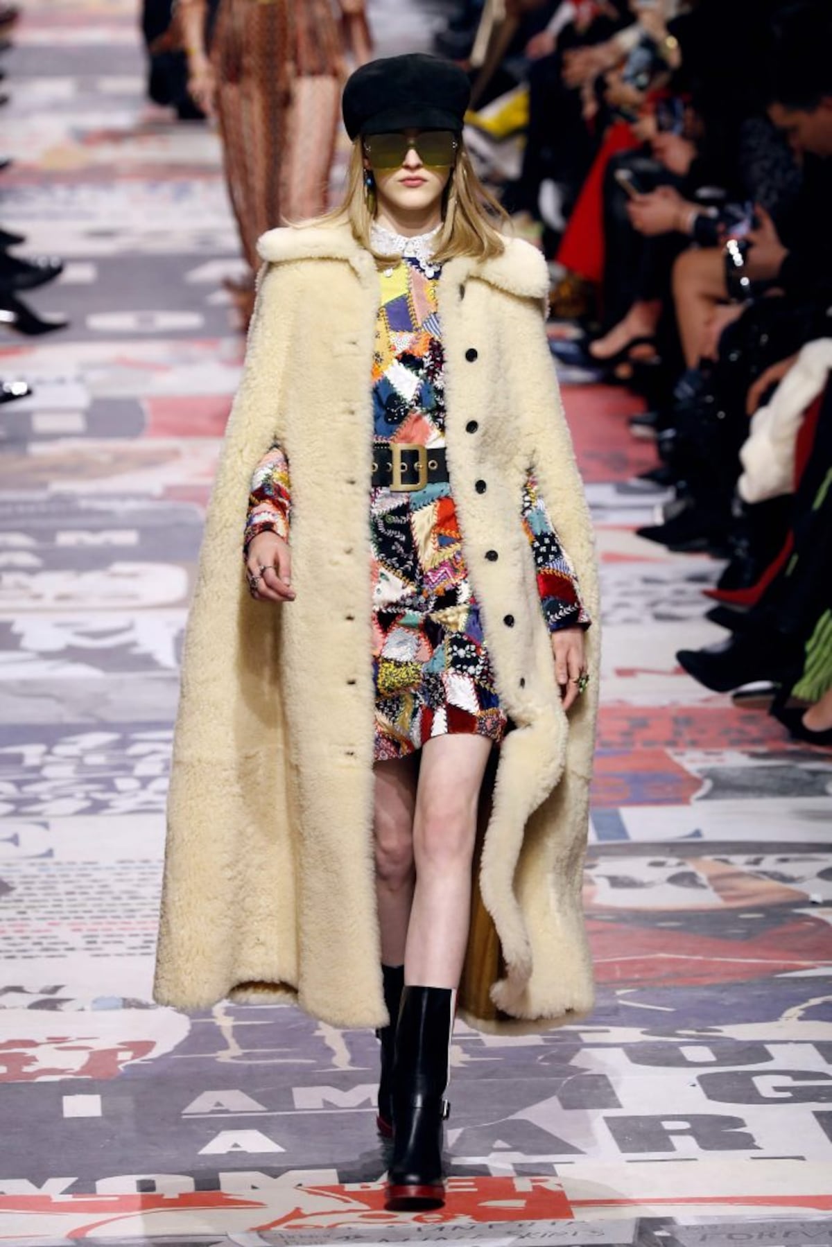 El desfile feminista de Dior en París