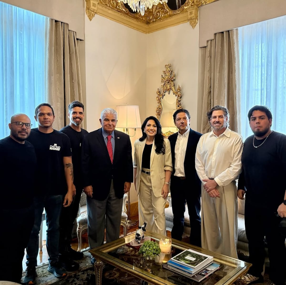 Desde el Palacio de las Garzas en Panamá, la ex presentadora de CNN en Español, Alejandra Oraa anuncia su nuevo proyecto ‘La Ruta’