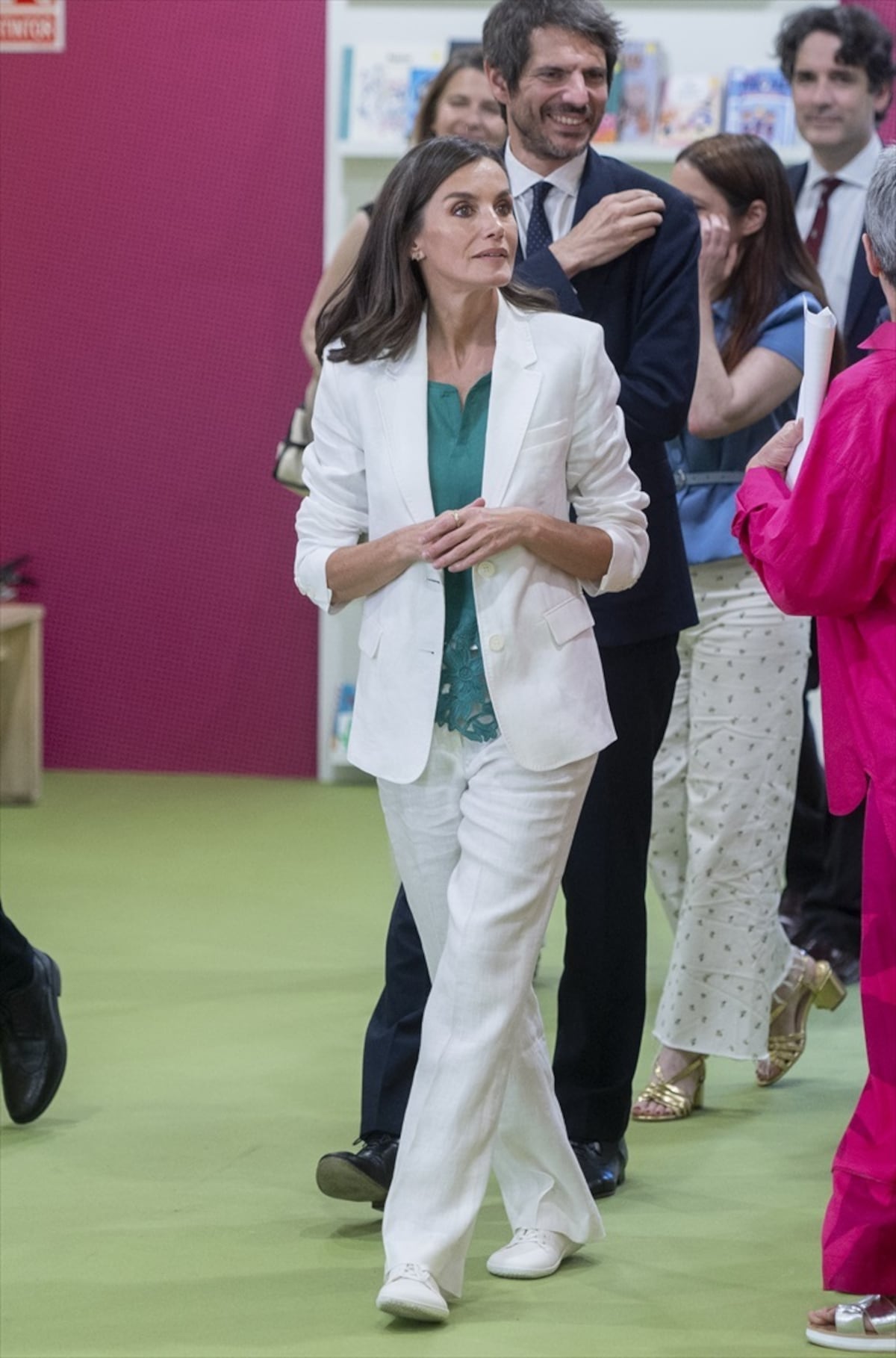 La reina Letizia inaugura la Feria del Libro de Madrid