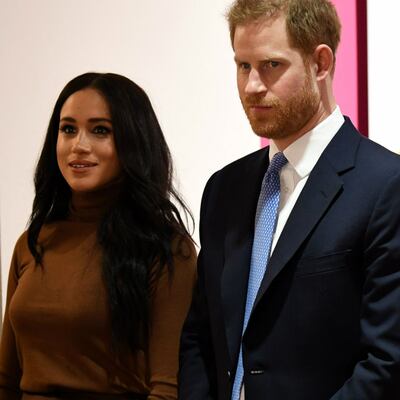 Harry y Meghan renuncian a sus funciones como miembros de la familia real británica