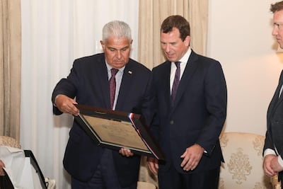Sobrino del rey Carlos III visita Panamá y se reúne con el presidente José Raúl Mulino