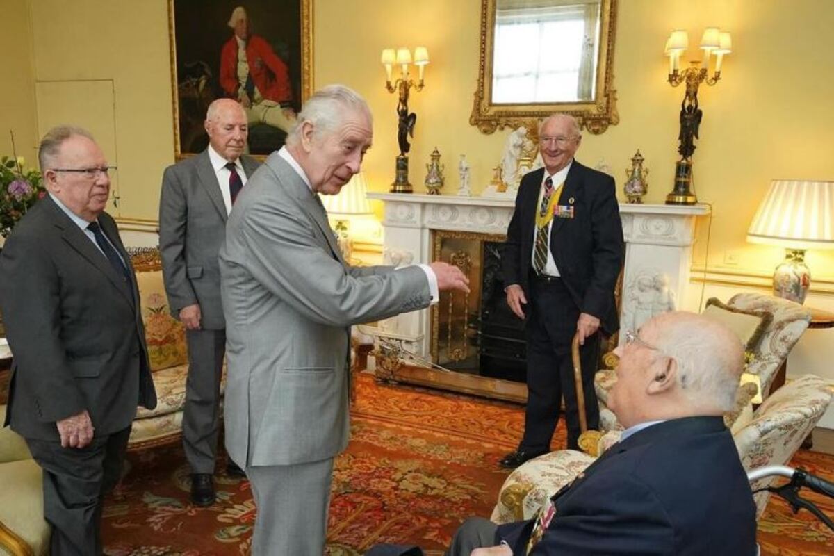 Reaparece el rey Charles III tras rumores sobre su estado de salud