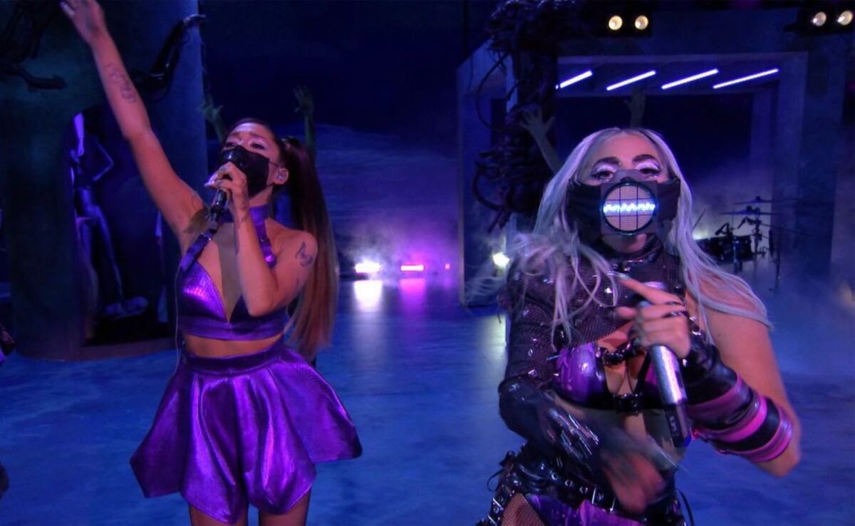 Los 9 atuendos y 6 mascarillas de Lady Gaga en los VMAs