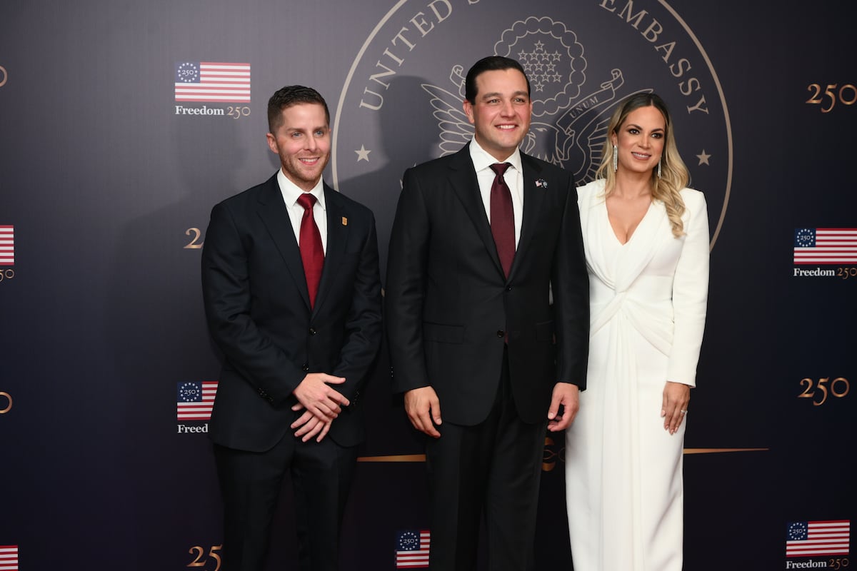 El look de Mayer Mizrachi, Mireya Moscoso y demás invitados a la alfombra roja de la recepción por los 250 años de la independencia de Estados Unidos