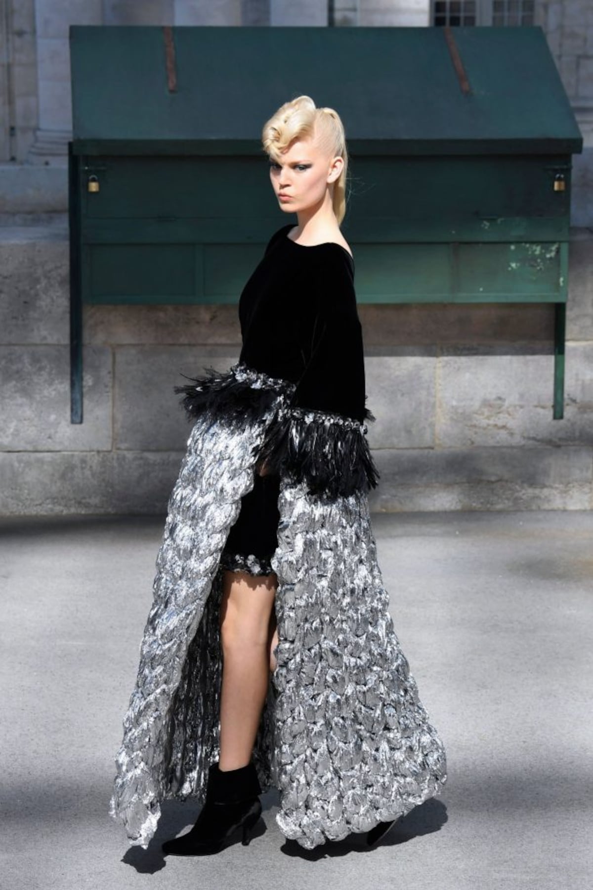 Chanel abre las costuras