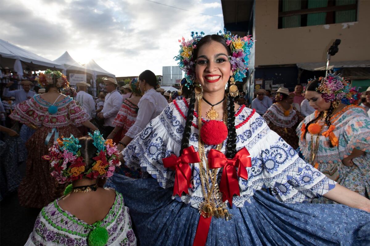 La fiesta de las mil polleras