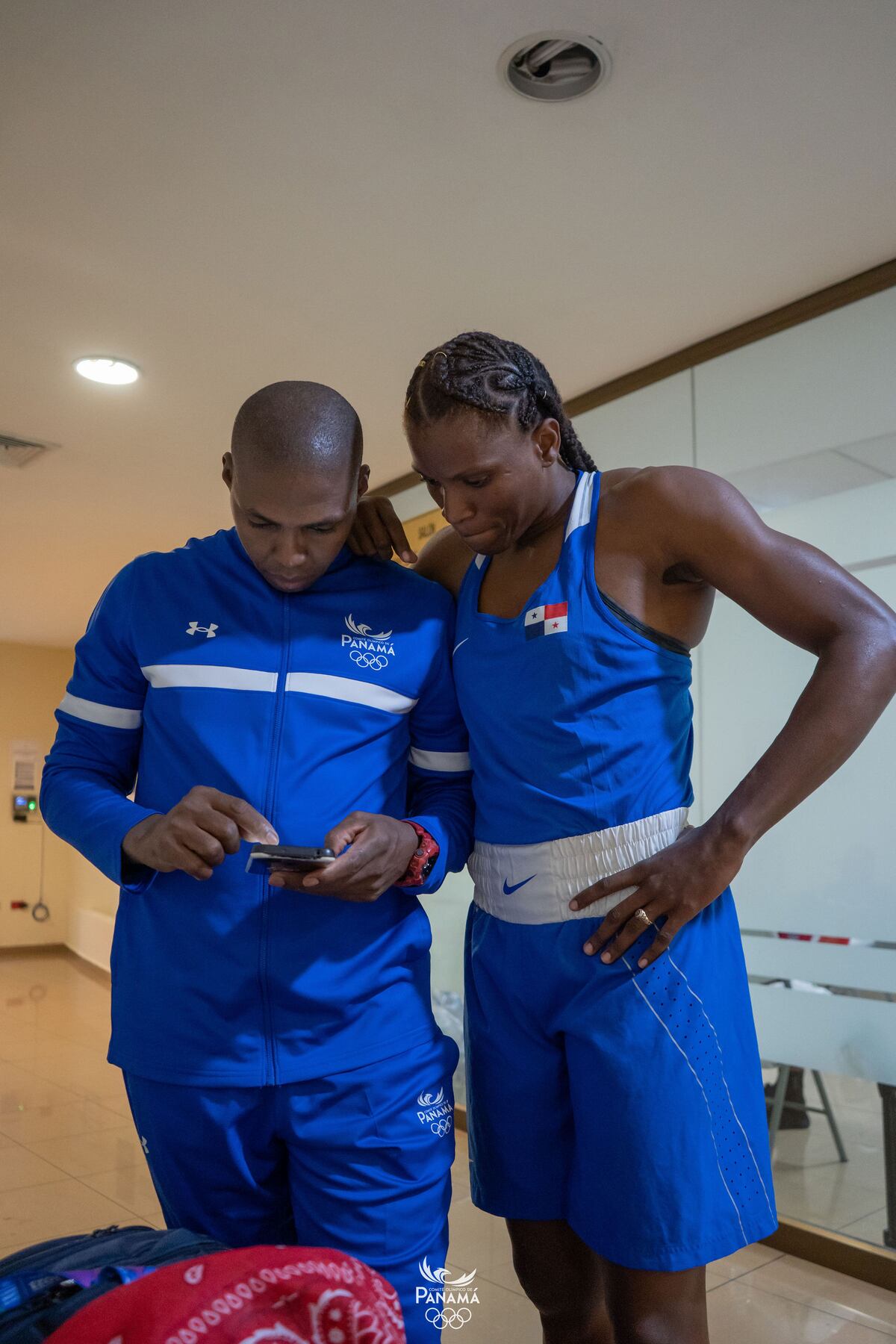 Gustavo Caicedo, el entrenador darienita y capitán de la policía que acompaña a Atheyna hacia el triunfo olímpico