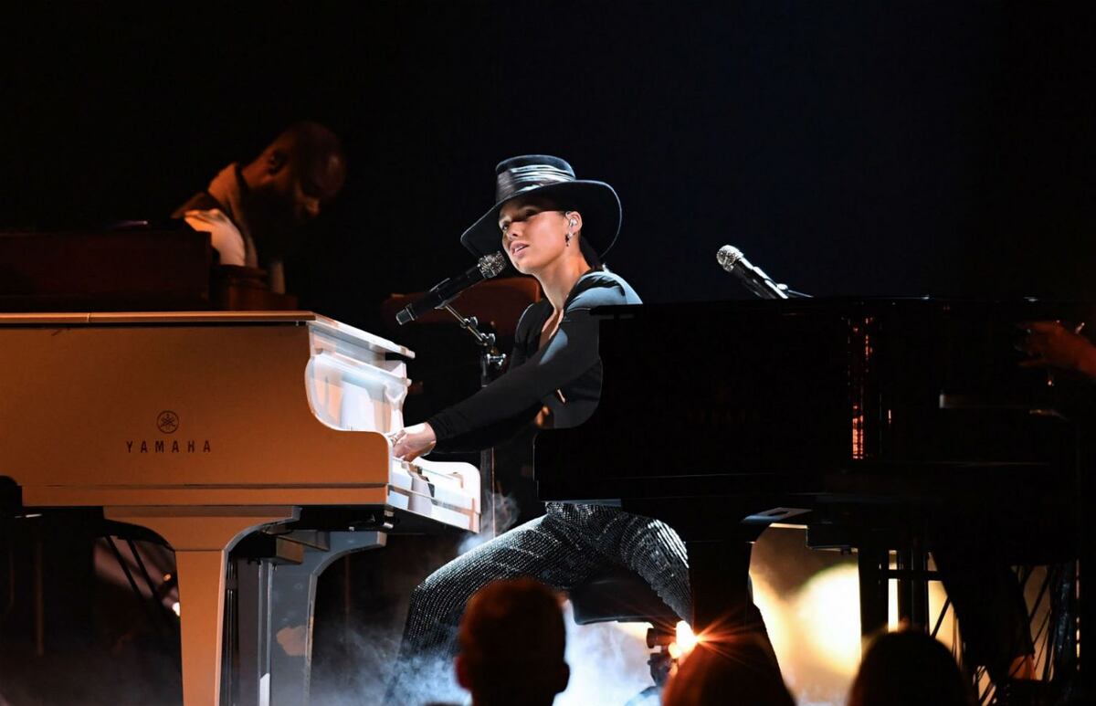 Alicia Keys en los Grammy: cinco trajes y sin maquillaje