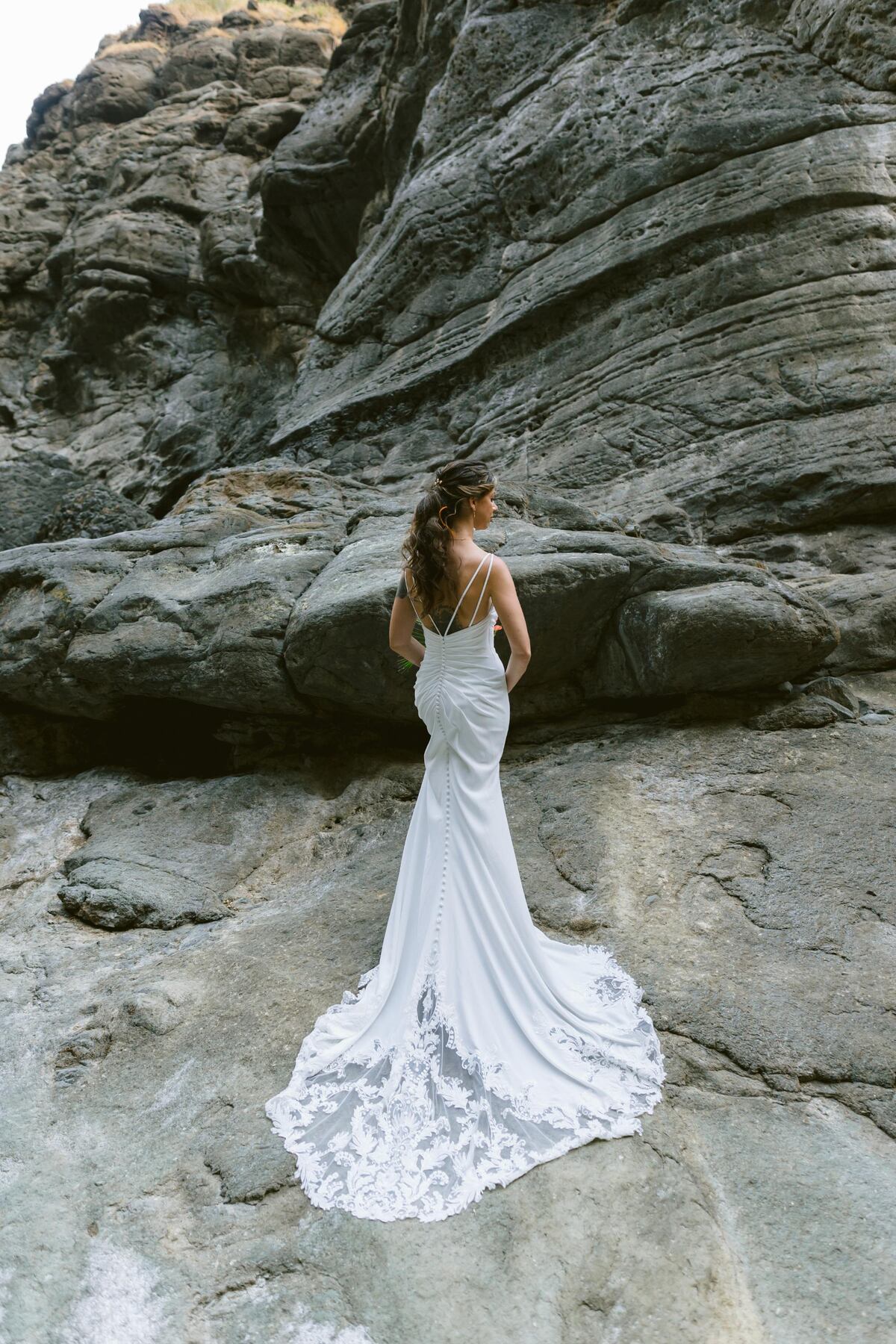 La boda en Panamá bajo la caudalosa cascada Kiki en la comarca Ngäbe-Buglé