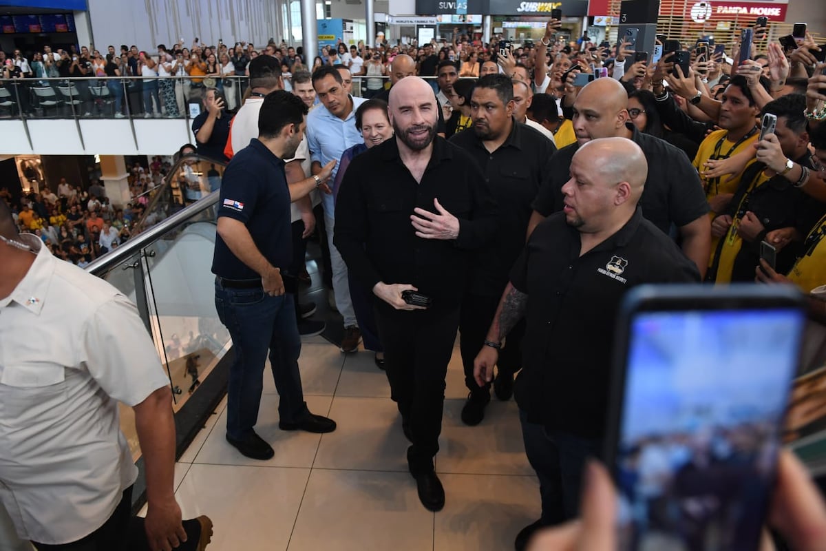 ‘¡I love you!’, ‘¡marry me!’, John Travolta causa furor en Panamá durante el Festival de Cine 