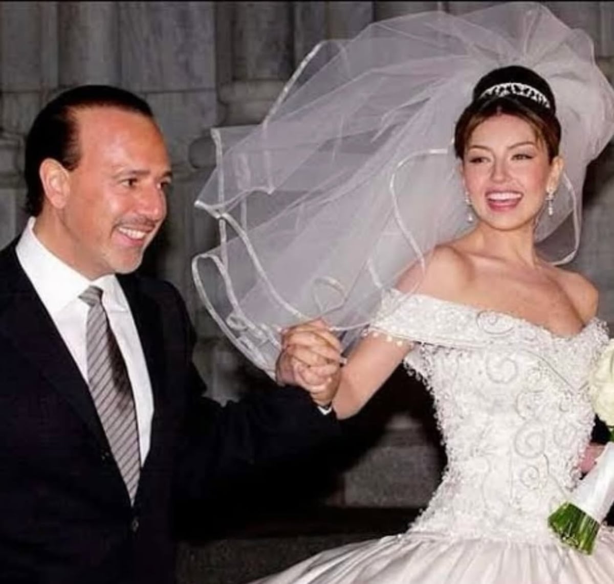 Thalía recuerda su boda con Tommy Mottola en su aniversario número 25