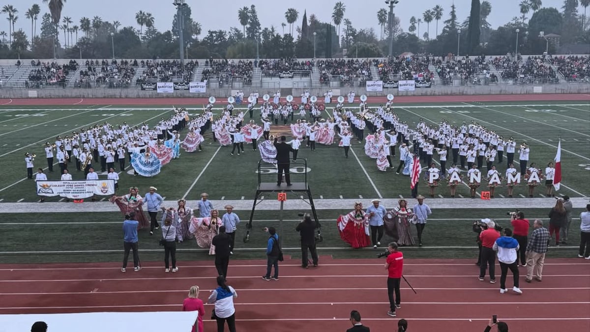 La banda del Colegio José Daniel Crespo se presenta en el Bandfest del Pasadena City College