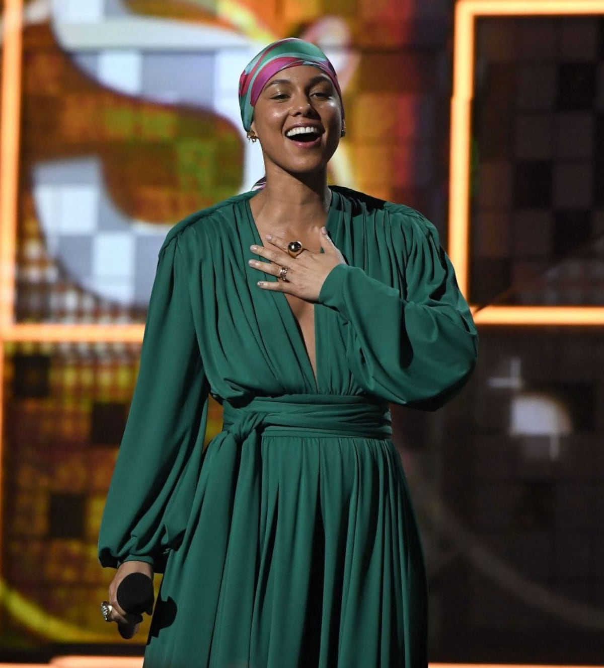 Alicia Keys en los Grammy: cinco trajes y sin maquillaje