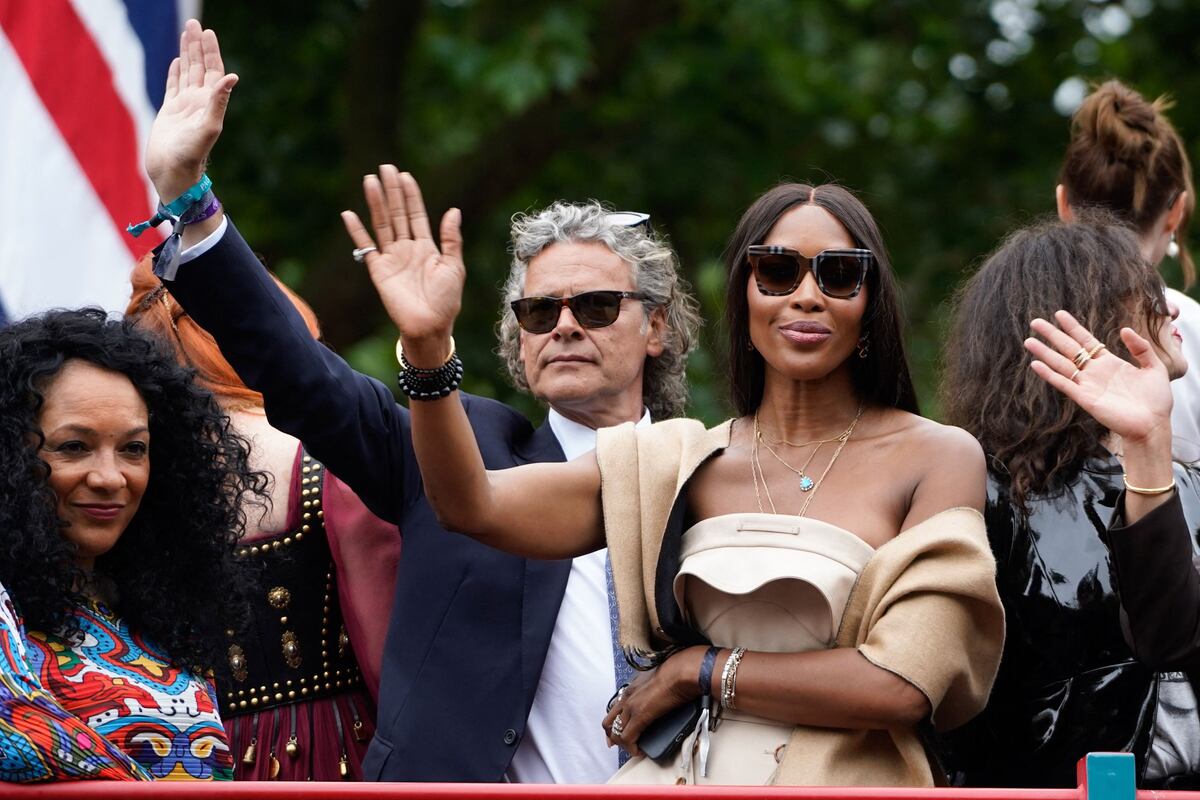 La reina Isabel II sorprende en el cierre de las celebraciones de su Jubileo de Platino