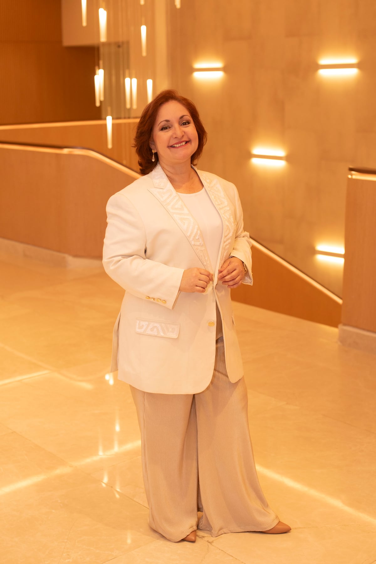 Moda nativa panameña, por Jochebec Design, en las presentadoras del Foro Mujer 2026