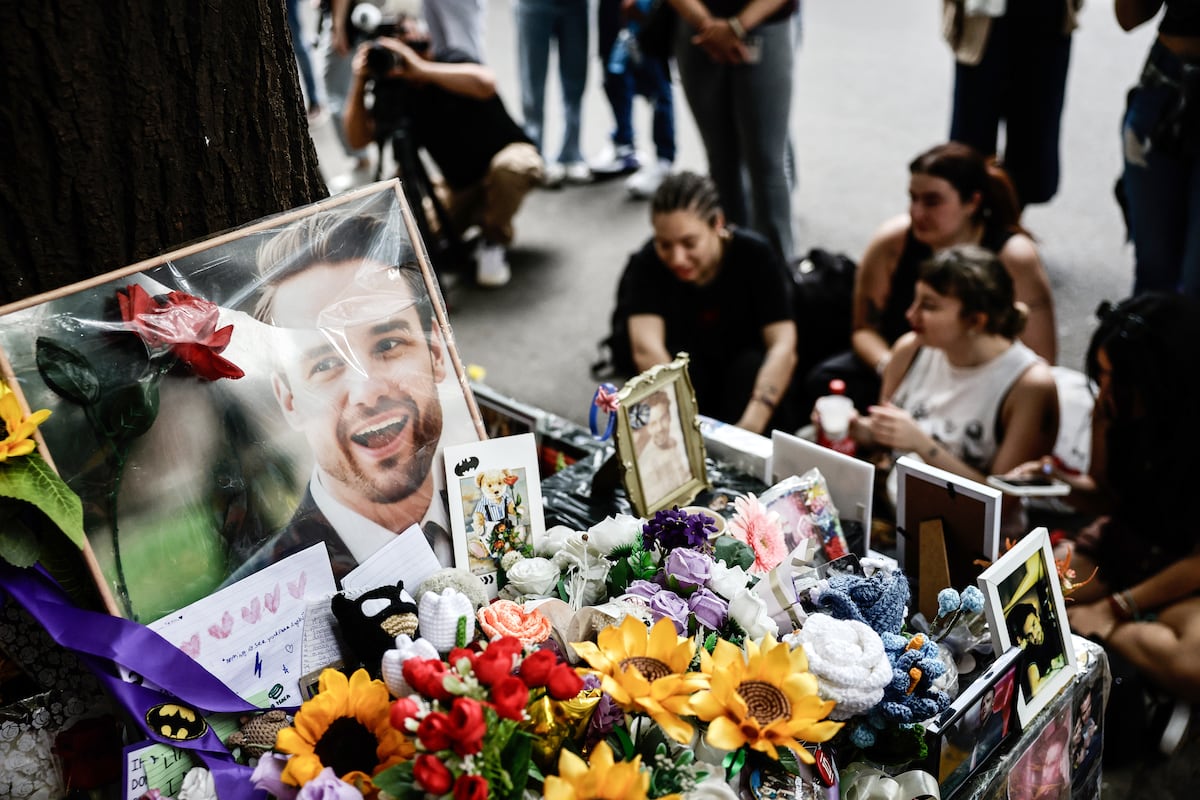 Fanáticas de Liam Payne le rinden homenaje en Buenos Aires tras un año de su muerte