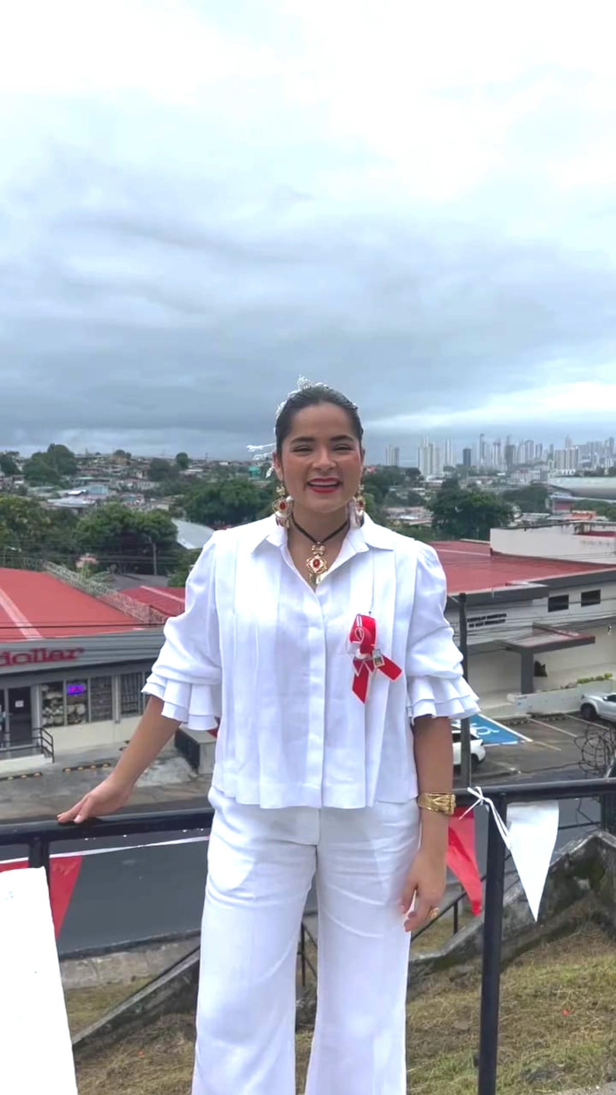 Con tembleques: alcaldesa Irma Hernández viste atuendo inspirado en el folclore panameño durante aniversario 55 de San Miguelito