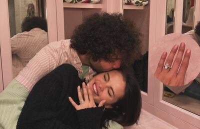 Selena Gómez se compromete con su novio Benny Blanco en un romántico picnic nocturno 