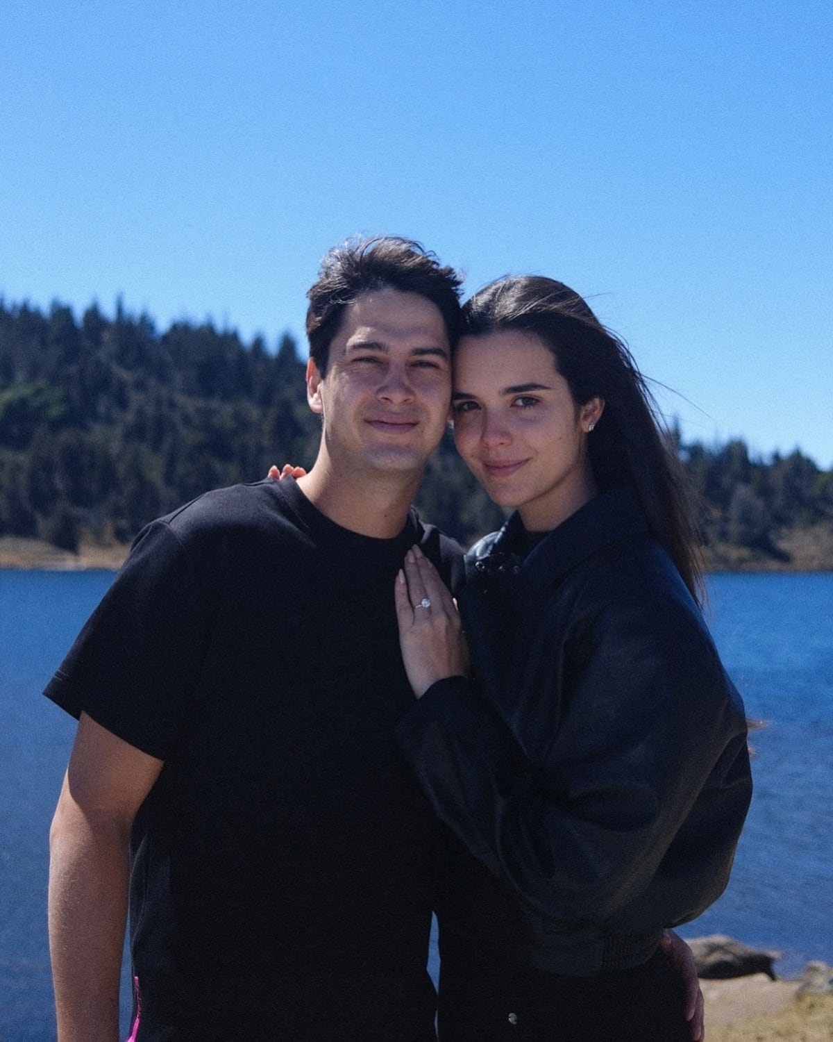 Miss Venezuela 2021, Amanda Dudamel, se comprometió con su novio de la adolescencia, Daniel Roa Frías