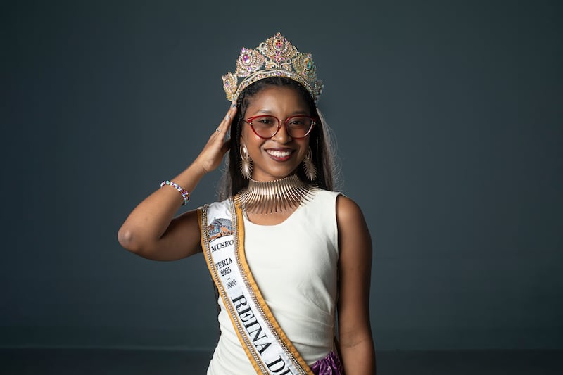 ‘Somos 100% orgullosos de ser afrodescendientes’: el mensaje de la reina de la Feria Afroantillana 2026