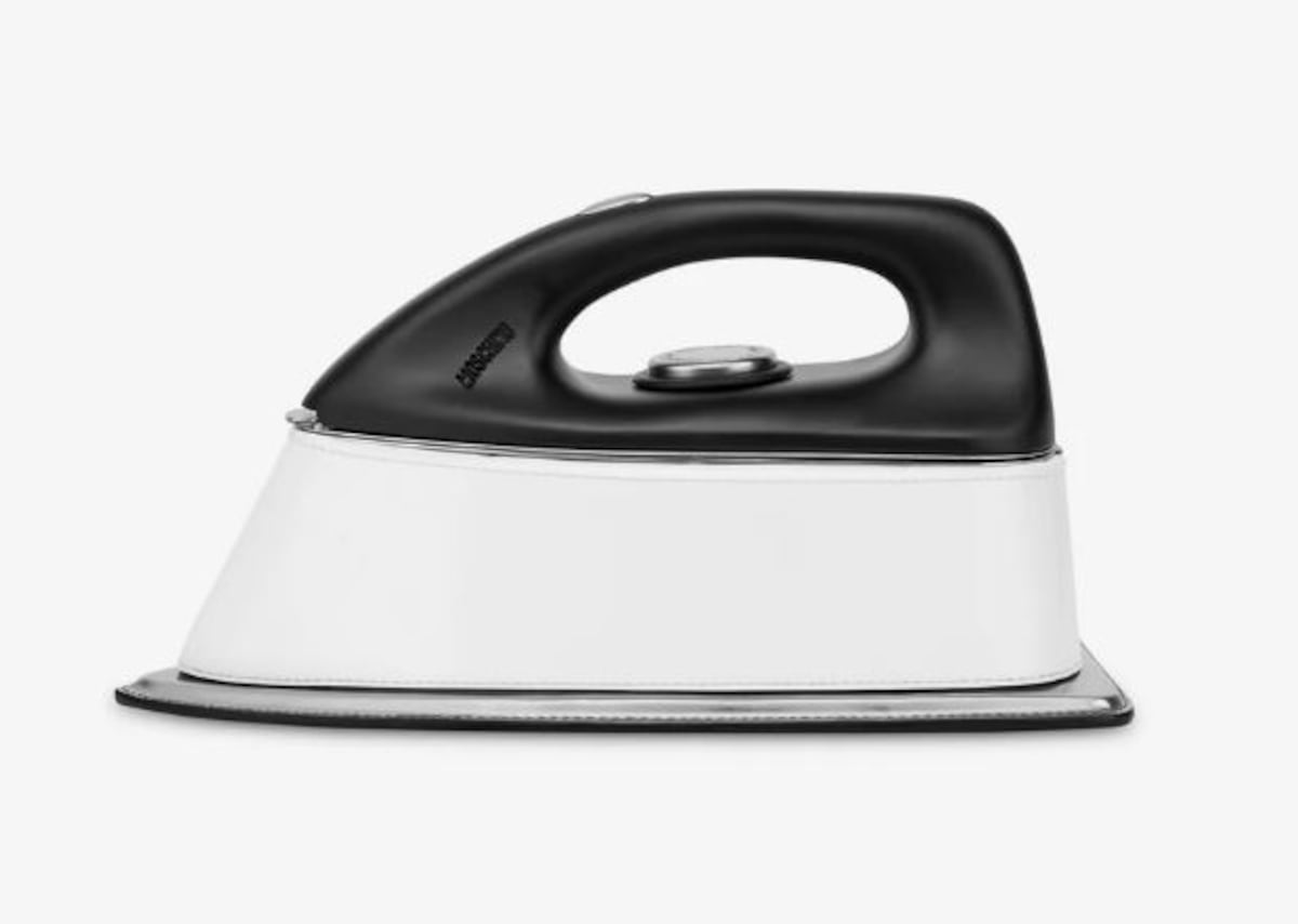 Espagueti, pescado y hasta una plancha:¿comprarías alguno de estos bolsos Moschino valorados en más de mil dólares?