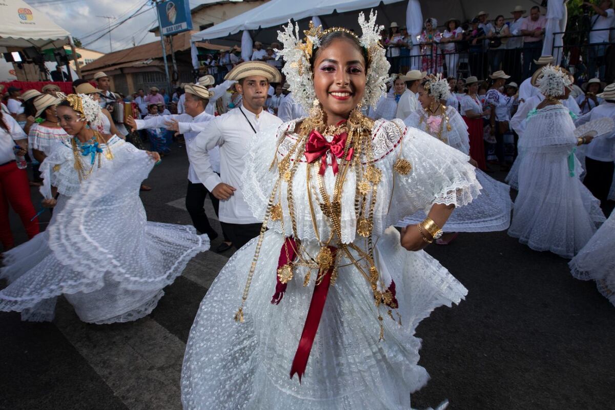 La fiesta de las mil polleras